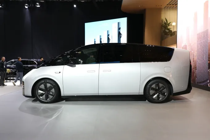 2023 Lixiang Mega MPV EV Автомобиль Чистая электроэнергия 544 л.с. 4WD 200 миль Переднее колесо привода 2